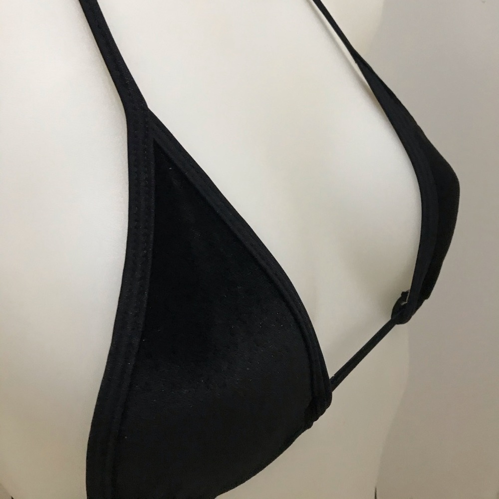 Bikinis - Picture 3 of 6